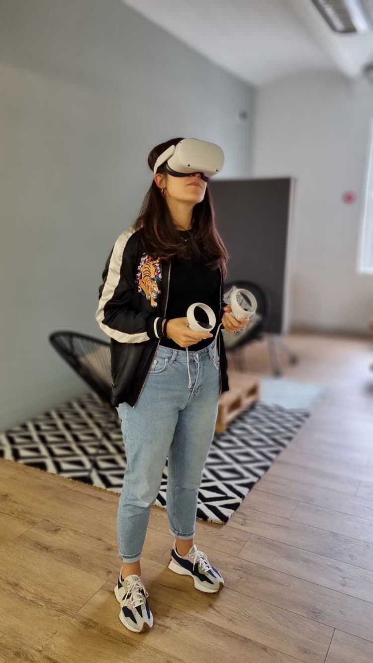 Maura Bellio testing a VR prototype