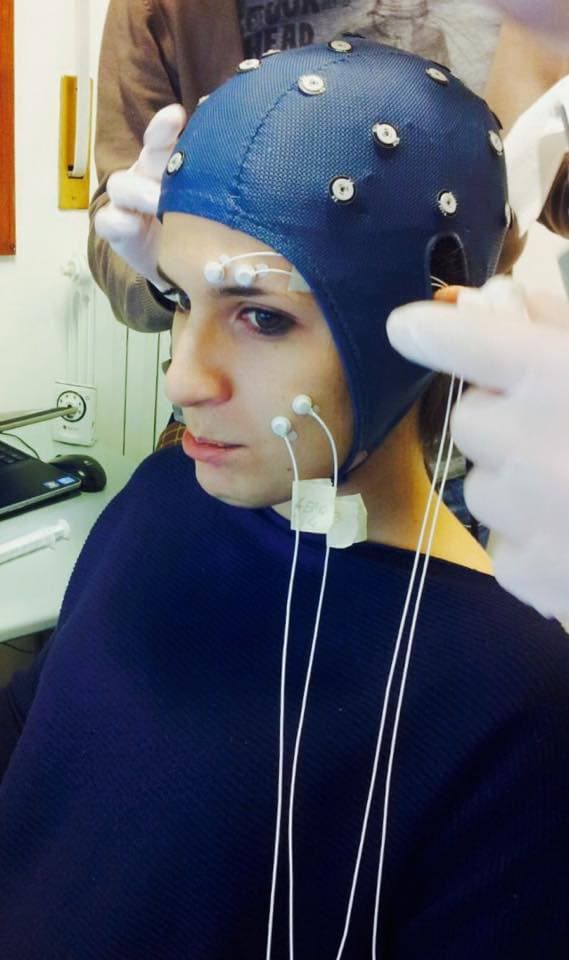 Maura Bellio running an EEG research session